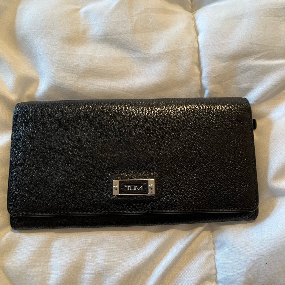 Tumi Leather Black Continental Wallet